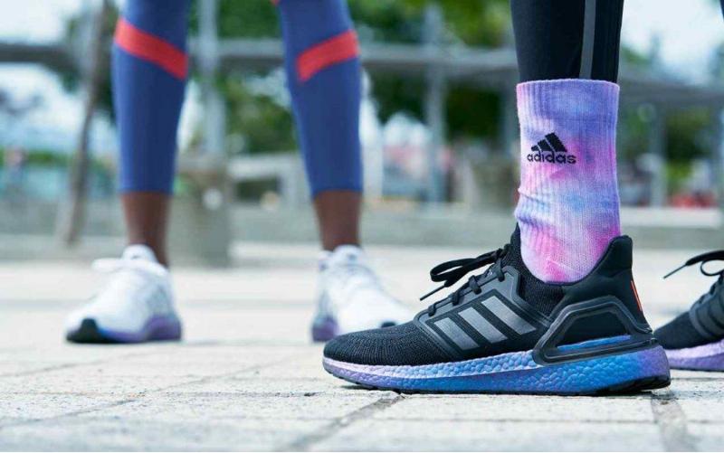 adidas thường xuyên có chương trình giảm giá đặc biệt.