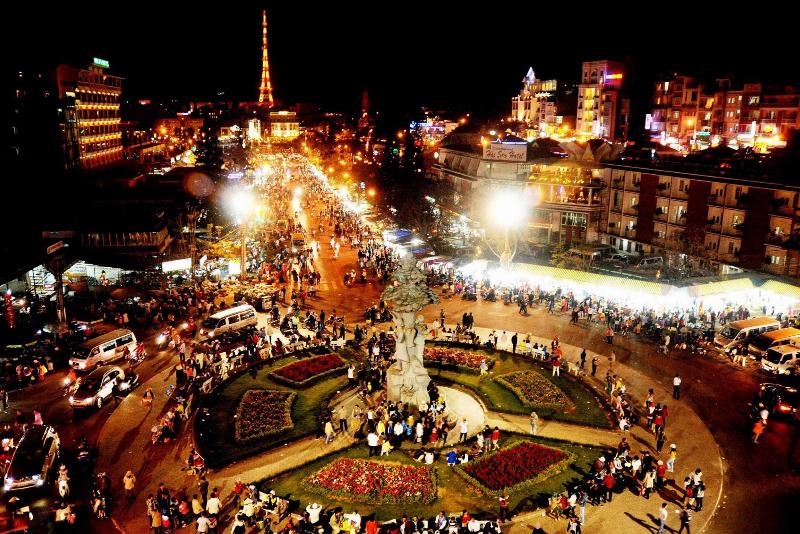Trang phục buổi trưa Đà Lạt