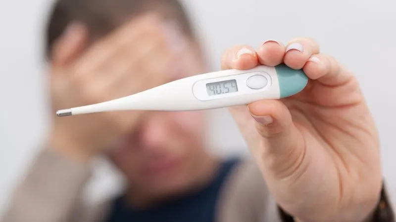 Hướng dẫn cách kẹp nhiệt độ dưới nách bằng nhiệt kế điện tử đúng cách và thời gian cần thiết