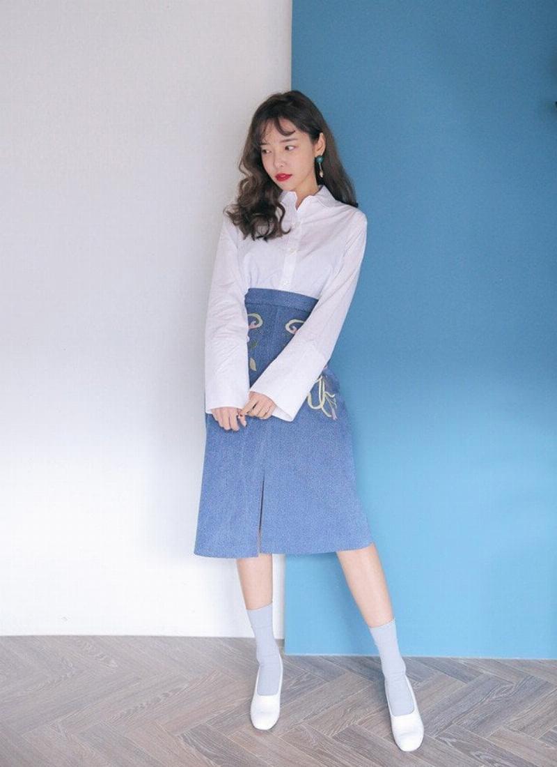 Chân váy bút chì và áo blouse cho người lùn mập