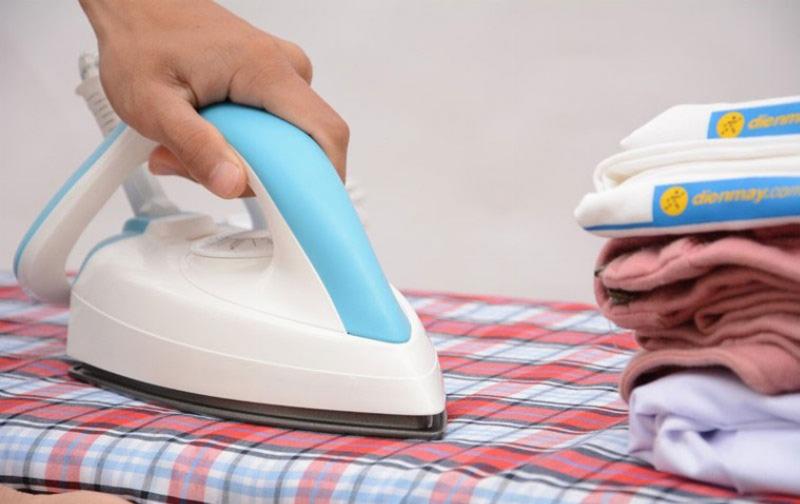 So sánh các loại bàn ủi hơi nước