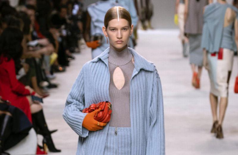 Xu hướng váy đi đám cưới 2024: Họa tiết hoa lá, màu sắc pastel, thiết kế cut-out táo bạo